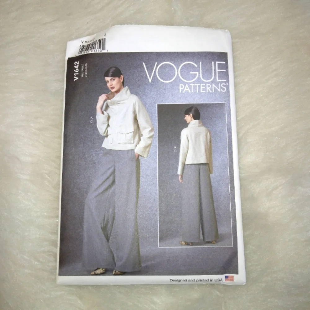 VOGUE V1642 SZ L-XL Misses very loose fitting top and elastic back waist pants.